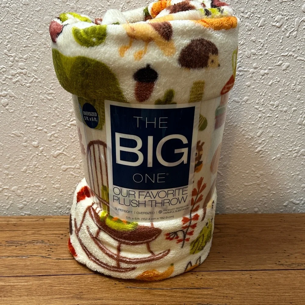 The Big One Plush Throw - Multicolor Autumn Design Woodland Animals